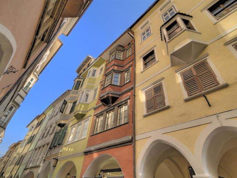 A92AC05688BCA38B2DCF825366823FF2