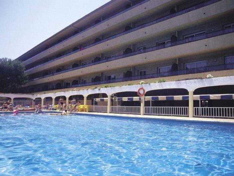 90F2E422AC2C4F4741E052AD9A8E5B14