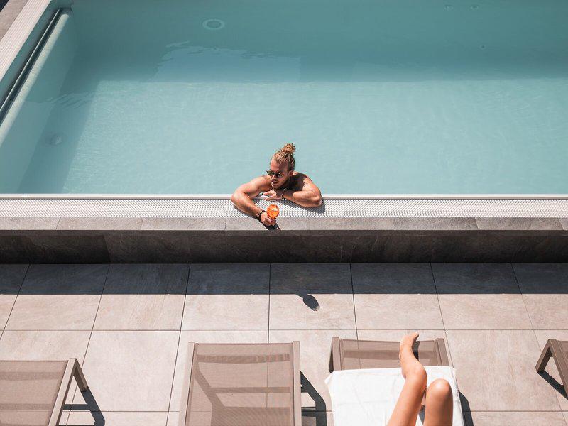 647357BAD0B1F8A6F27CD71E07DFC95E