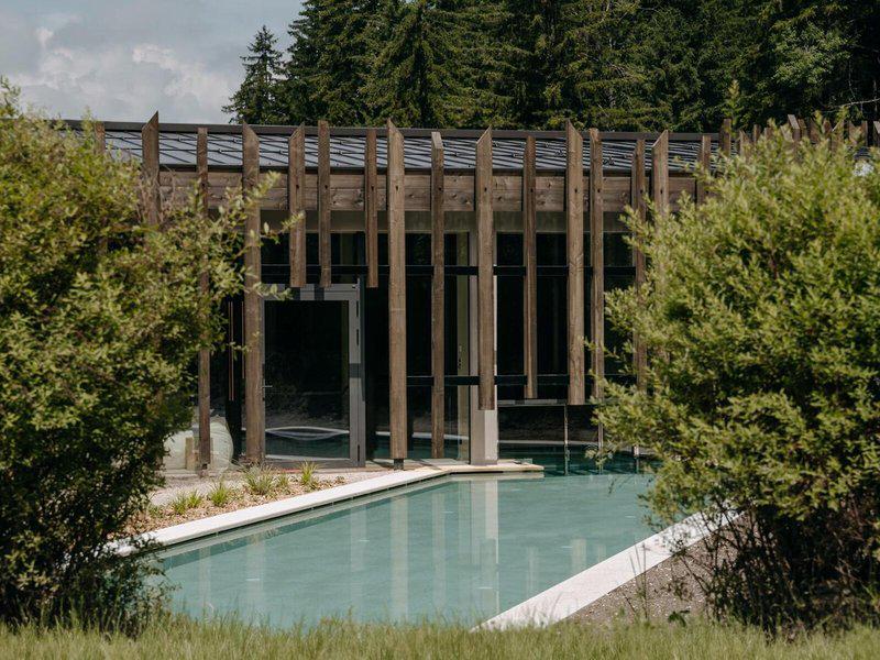 527A98B84BCADBFF1BB083C94C744F10