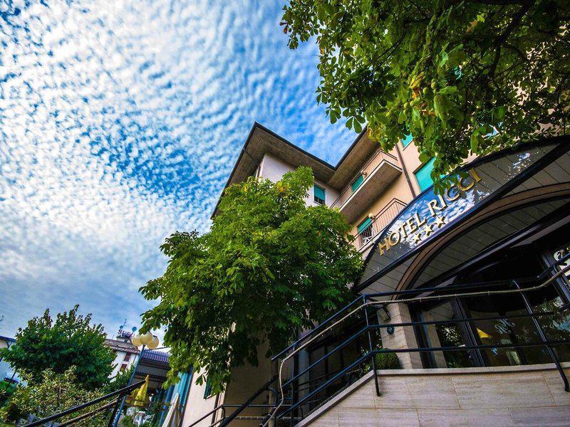 8AB4B135AEAA16D245EFEA17E0833300