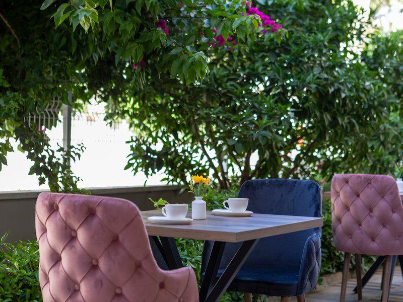 998C12C48FFBCBC268BEFBC8C68423D4