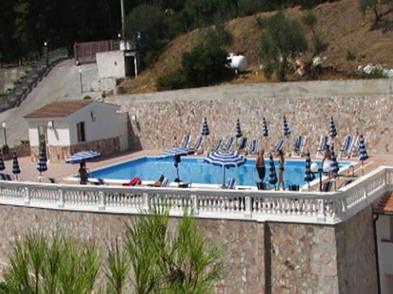 F0E52CB71A96B0FC2C5930D31C98F404