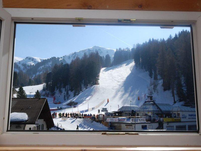 06886BD85E8126240D7B214A7A8F0453