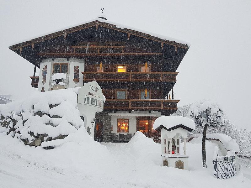 F063B6A205ED95BCC5E12D030702BDE7