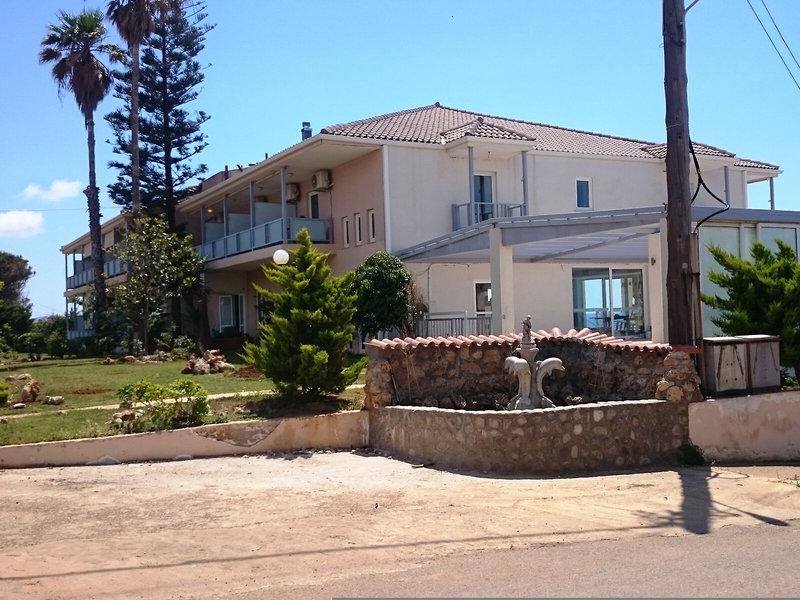 F270E9BB4B12BB67CC53647FBB9C24FD