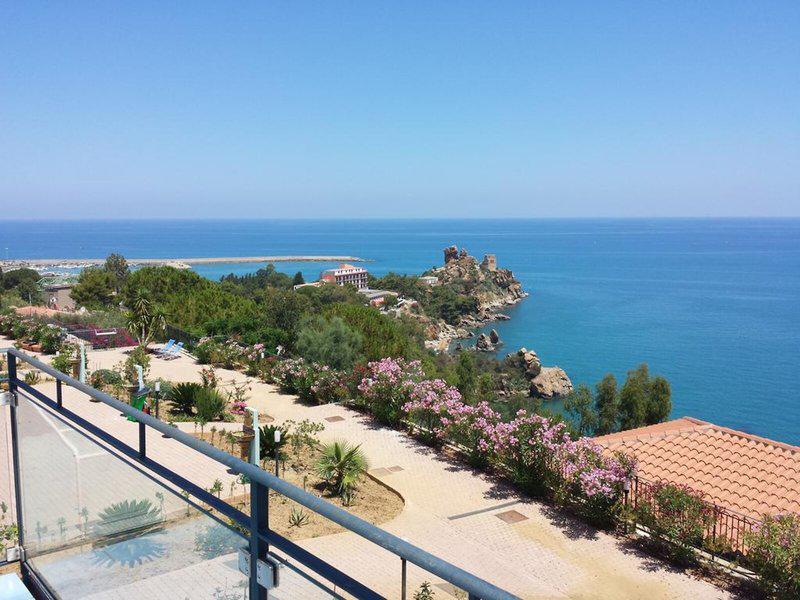 FCF19DB25DDC347F659FAF41D245C269