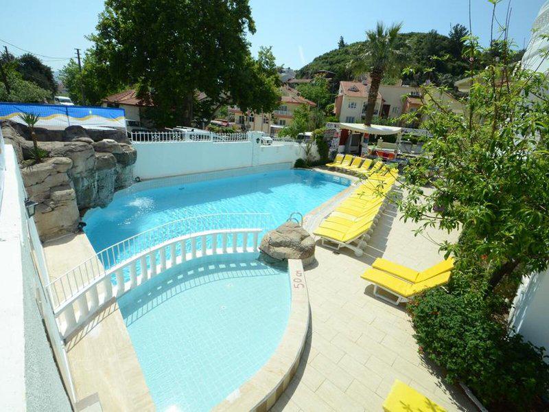 9B8A121E05A5722D1BAB95B16A660035