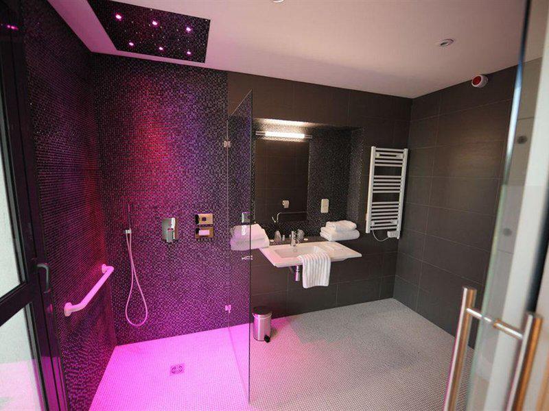 2DC3D1314880D14215ABB25CEC2D9FAA