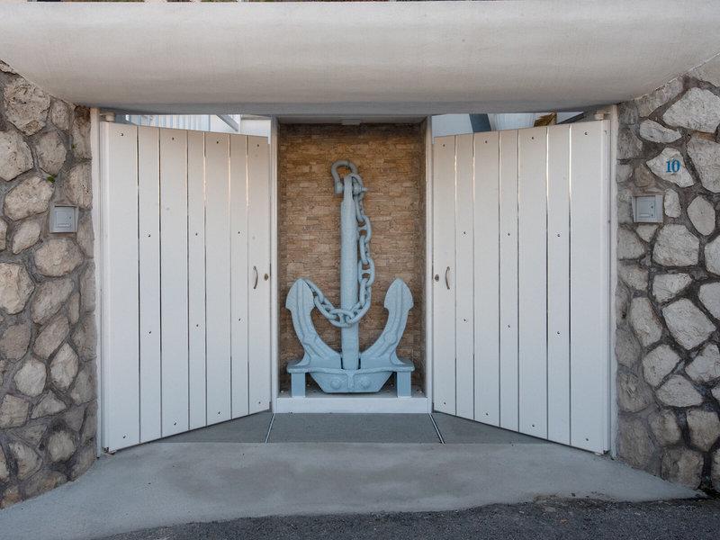 B8BC8EE3F36BF0BECDD105B11E0207B1