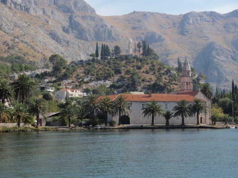 2658142AAA85434E8100198A0E48829B