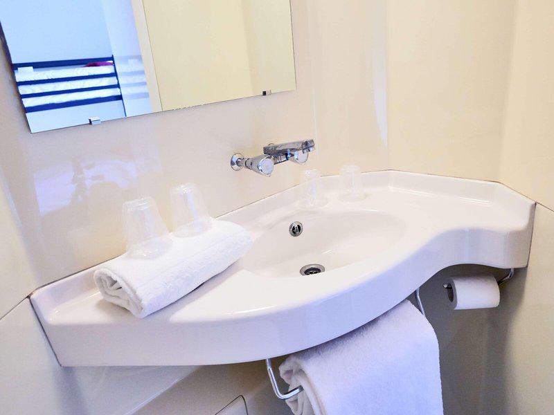 9750C7E28C4F0B21E7A40CE2BB8EF312