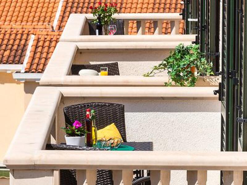 E0B782CEBAD54A3BDD7B52A881E5C7FE