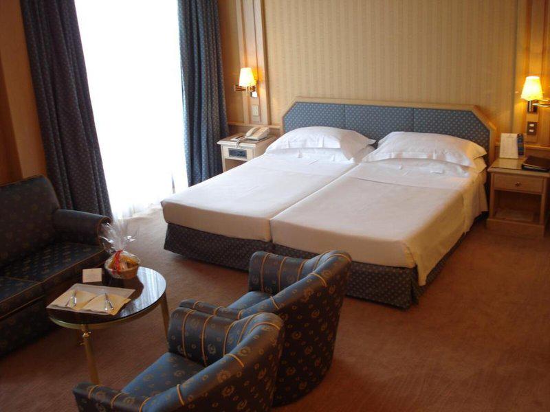 B04A7B7C78B9DA8CF9DA815A16D16708