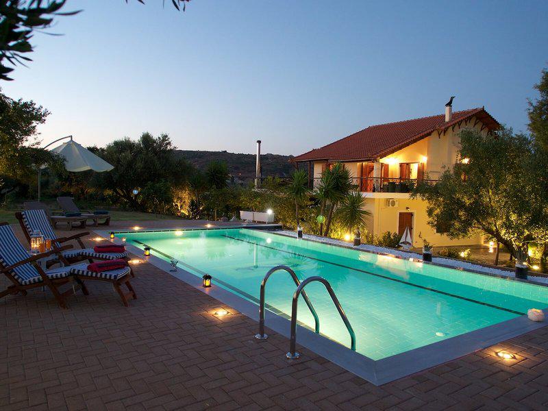 A81CBAF2DED64B94A2CFF2816B64463A