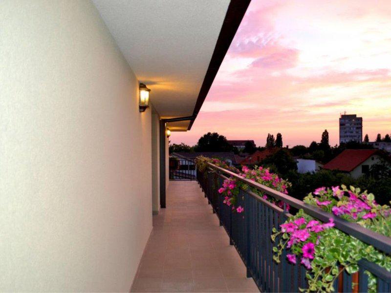 3B2107866BAFCD65498E85B17210558E