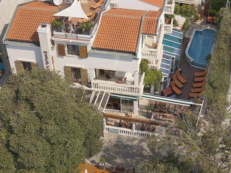 2B276DD6C1F9B66F90C44B5FE8CAECED