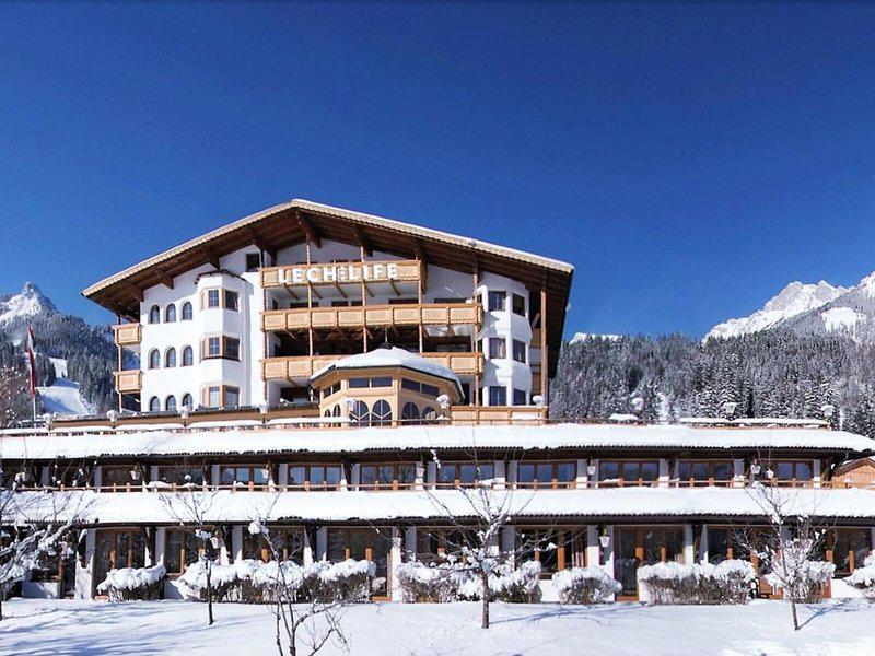 35C22ECB0960ABEE3269817569CBF59D