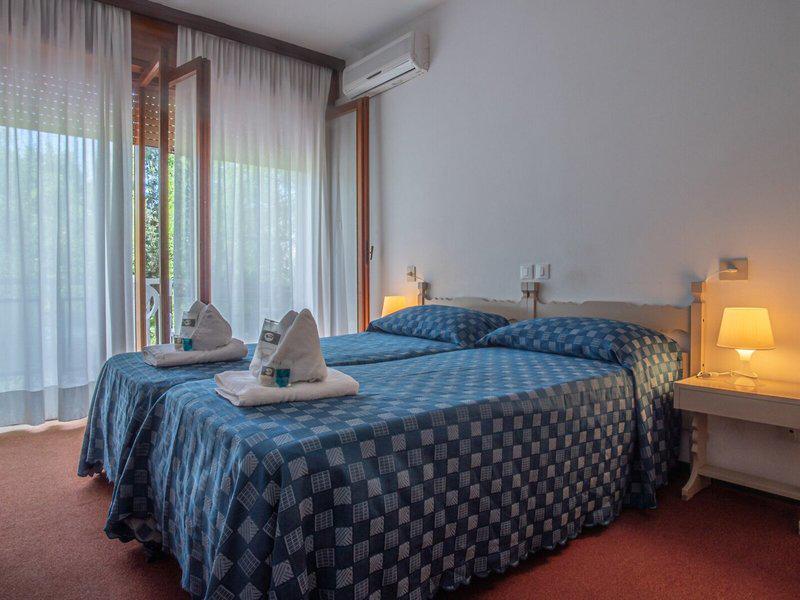 98794F2DD6D2E6A55D6AEE1135335E3B