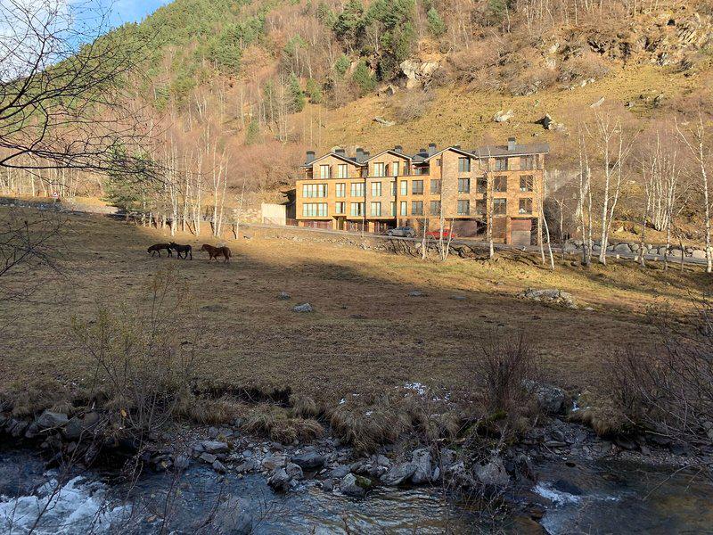 65384532E000A9F4F30C4BAEAC95D374