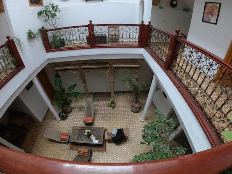 D97F9222ED5A2B0F726D7767410E2016