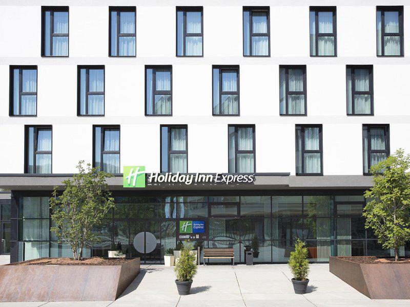 0F3B3AED47B525E70C9192C1DE5C7AEC