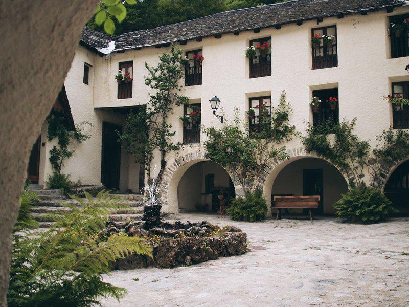 8A842121E2FDA4F17C15ACCBF8F19F08