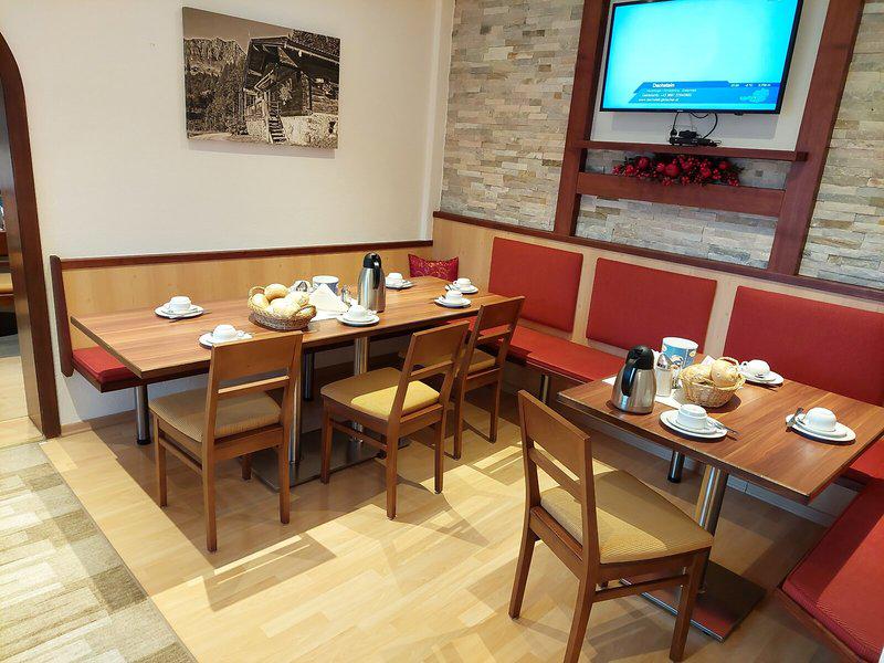 732D904CA7E19FD723CE7C8A4935680C