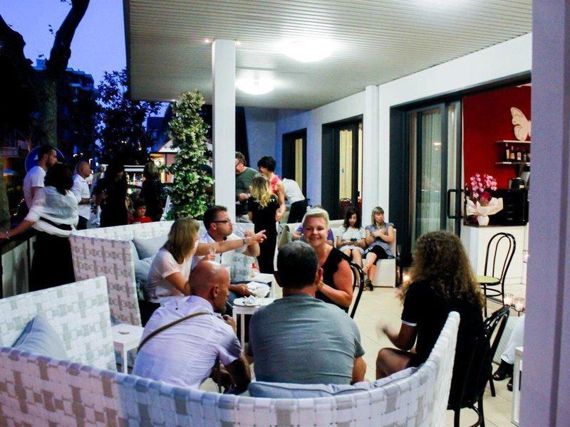 6A21C862458457D53DF8EEE4A2252C5E