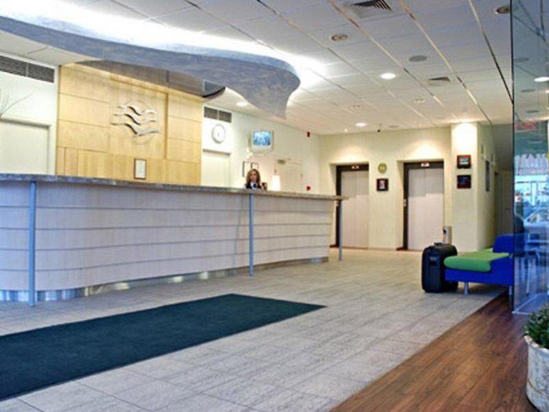 EE00F199BBF8F352E9F8A05741DAF833