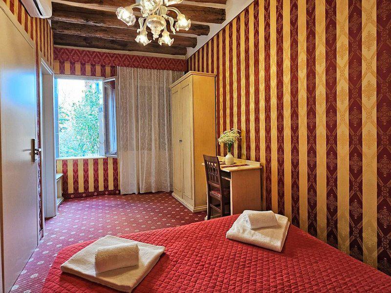 F0F2EB726A2B685FCCCA13A5CC634B83