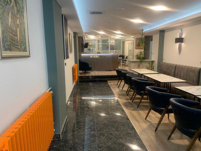 929FF2E86820015BFC958E17BDA44000