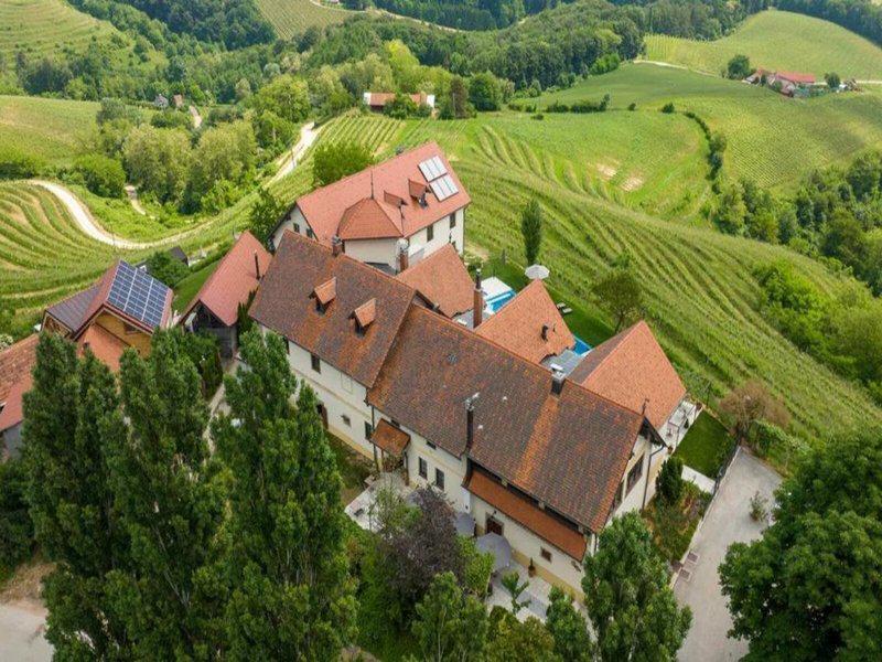 E76AA4938427AAC2D4626E5C82B66A50