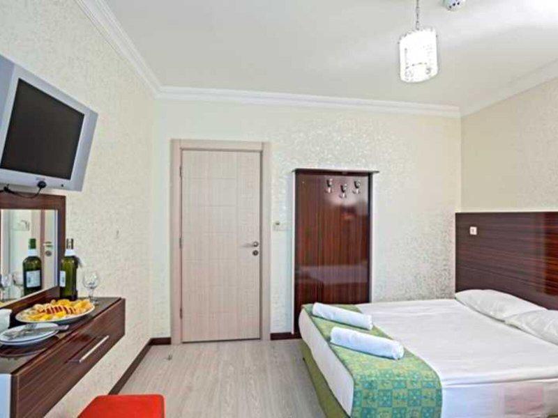 15FE0296043847BE385EAC264656EF38