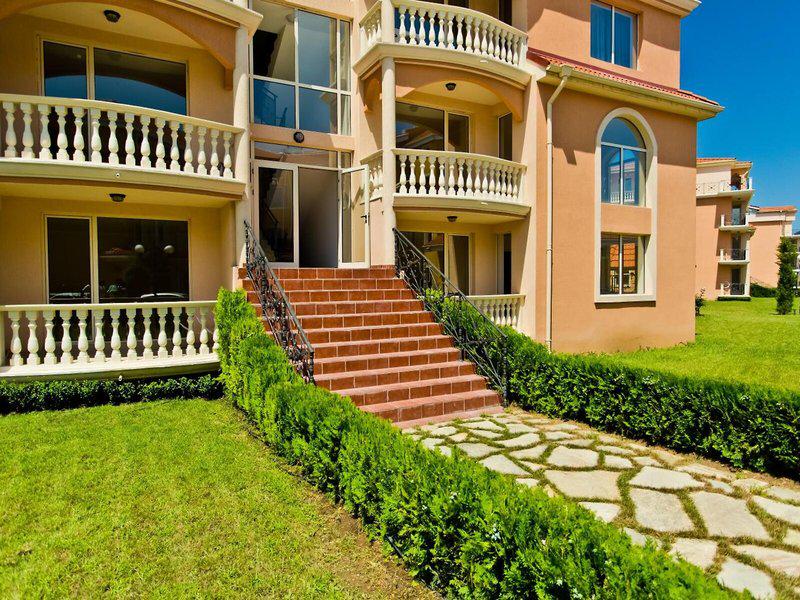 13FEAD2100BE3A8892E1D6A8EB09B9FF