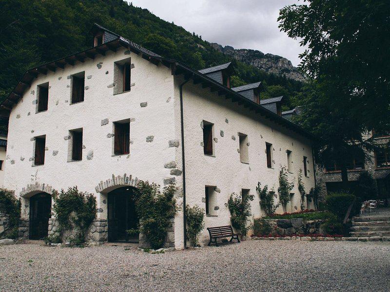 9799276A890F6A2D90C0D3E45CBC083B