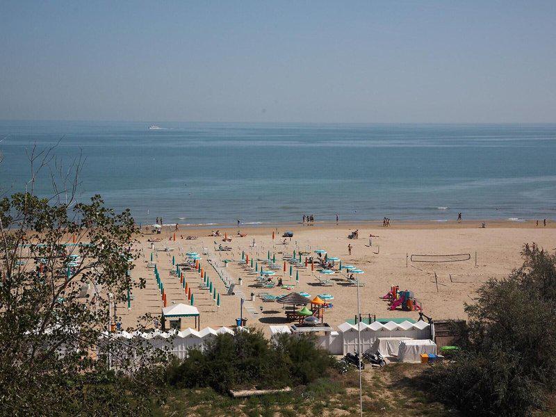 03AA5D5E1E364E256A32CC0BF122AEE8