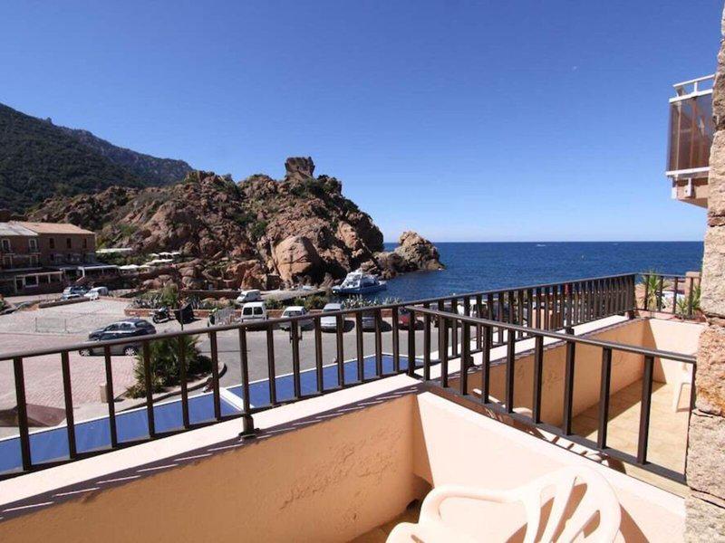 A4C48BF4F244D5E710DDF6153758443A