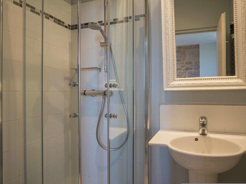 B2A5DC9142661AB2C4BC365FD0038B4A