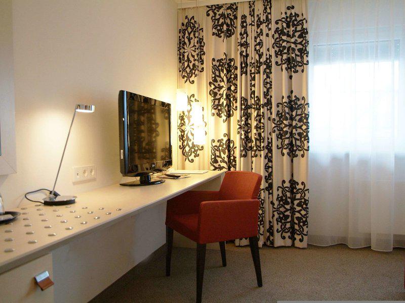 BBFD1E3B9BAB5C5D7206DA8EAE68507A