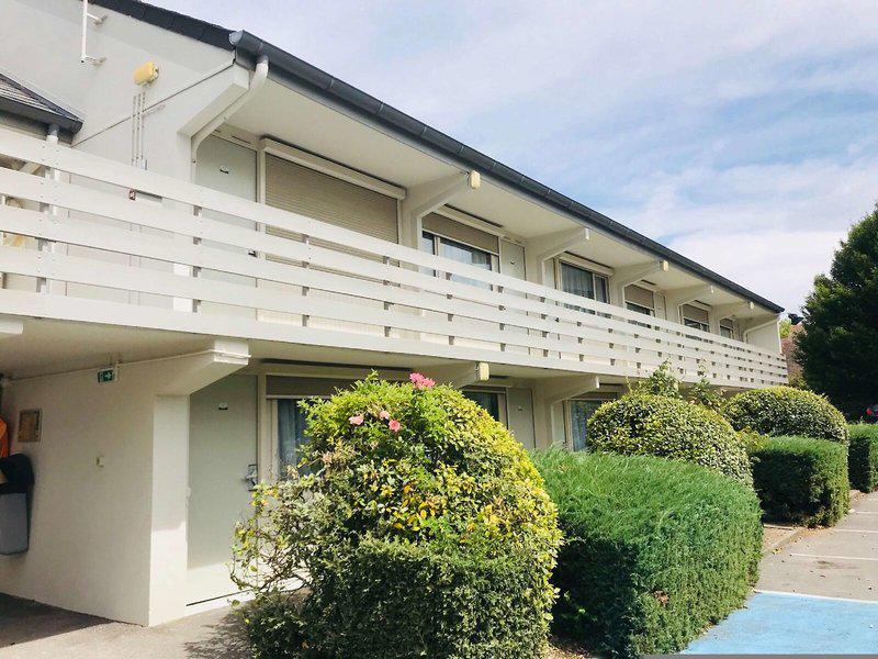 8188592F41B77543635B01F8F3FD1C0E