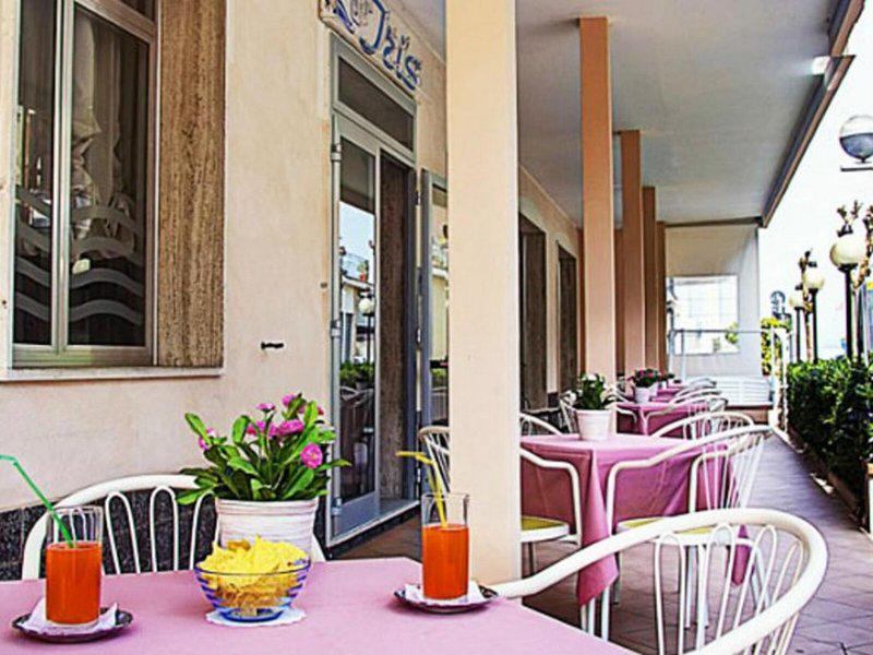 41722F3AD66C6872B3FBB181FAB19527