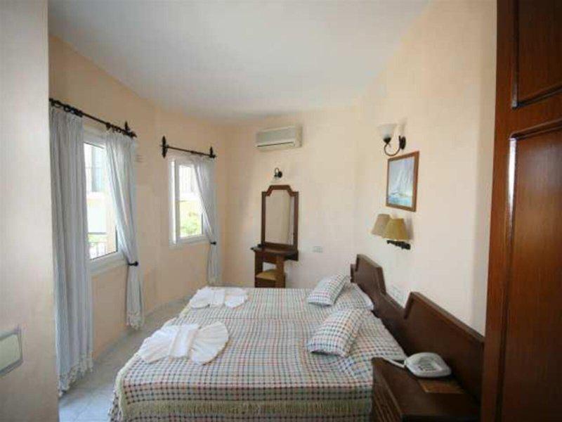 F0E105322E48F19365557B41E25D42BB