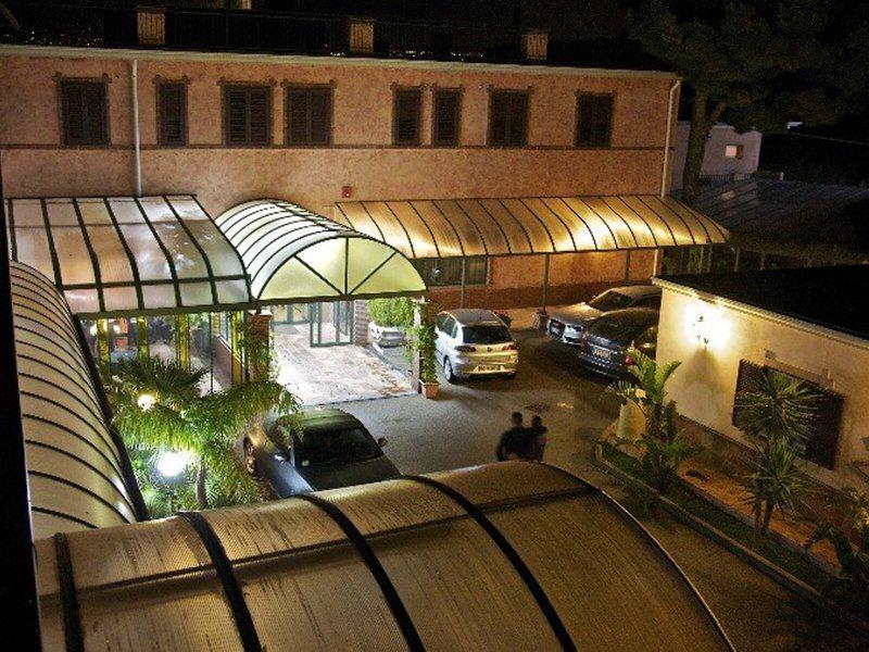 06656AFE9F92CC8D2A72A43E3B40D372