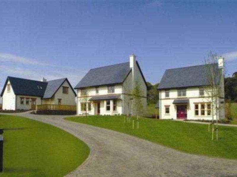 CE8D15FAF89053B7615B75ADE7E09140