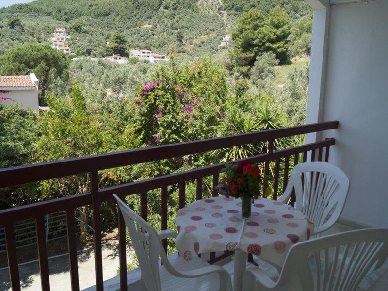 2133CC9F162D9FDA368D08F29FBFD52E