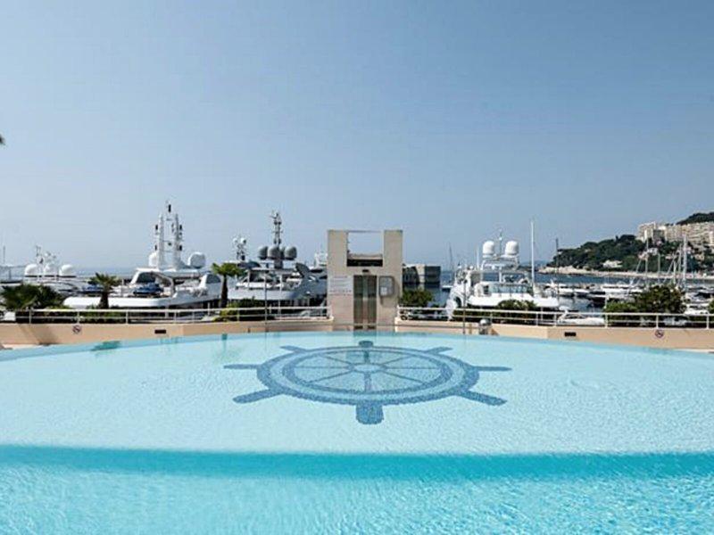 93AA4F0017759D5D874F2FB9800D4C8F