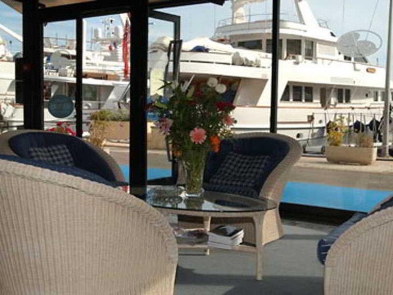 DE9777071FCBFE2FB6399BE4FE19A7DB