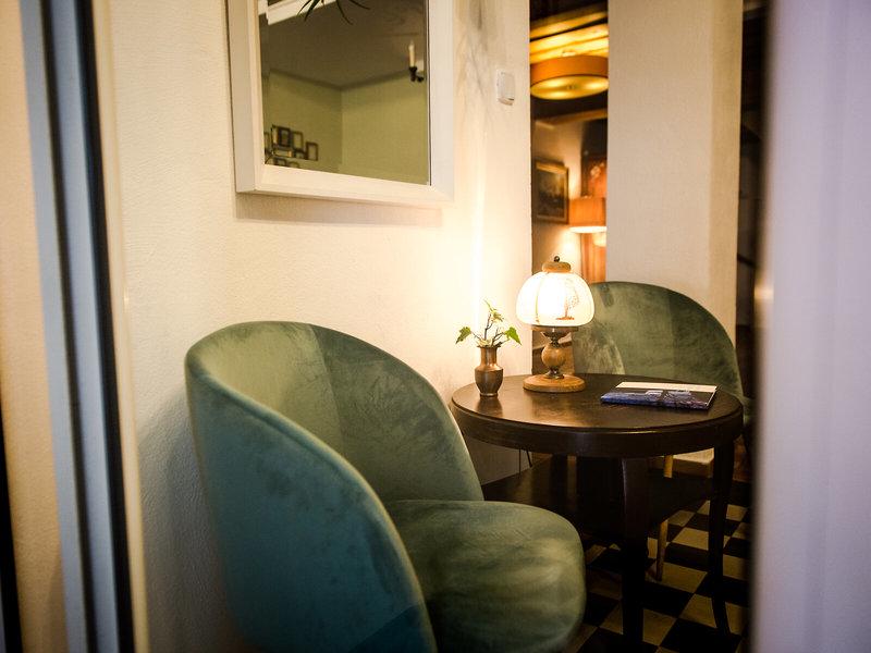 437BC30F93DA705E671679D36AD38C76