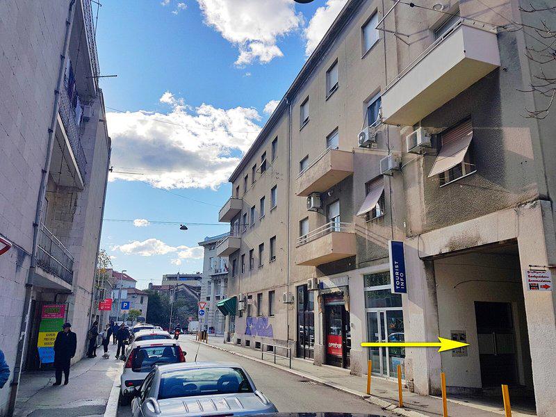 43E7CA05D9683852FADAA9C39645F9E4